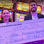 Cheque de la gagnante du jackpot de 47626 euros au casino joa de bagnoles de l'orne normandie